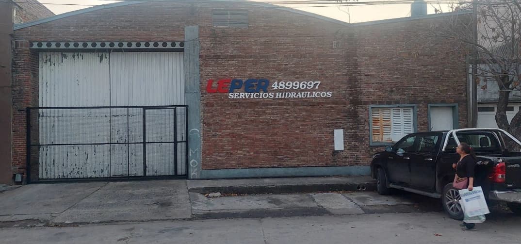 Local de LEPER Servicios Hidráulicos